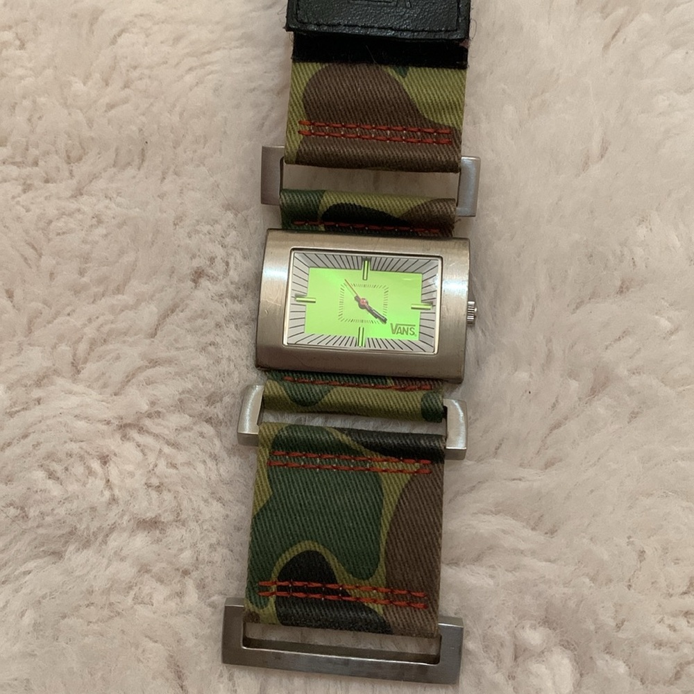 Brand new Vans camouflage genuine leather strap watch .
